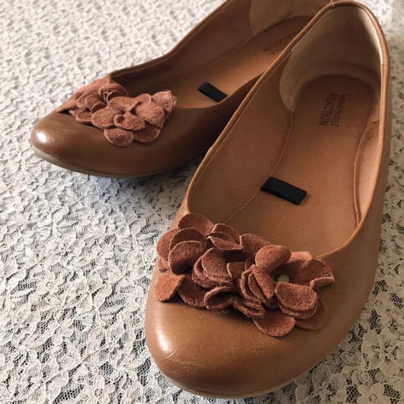 ❗️SOLD❗️Brown Leather Flats - Picture 1 of 4